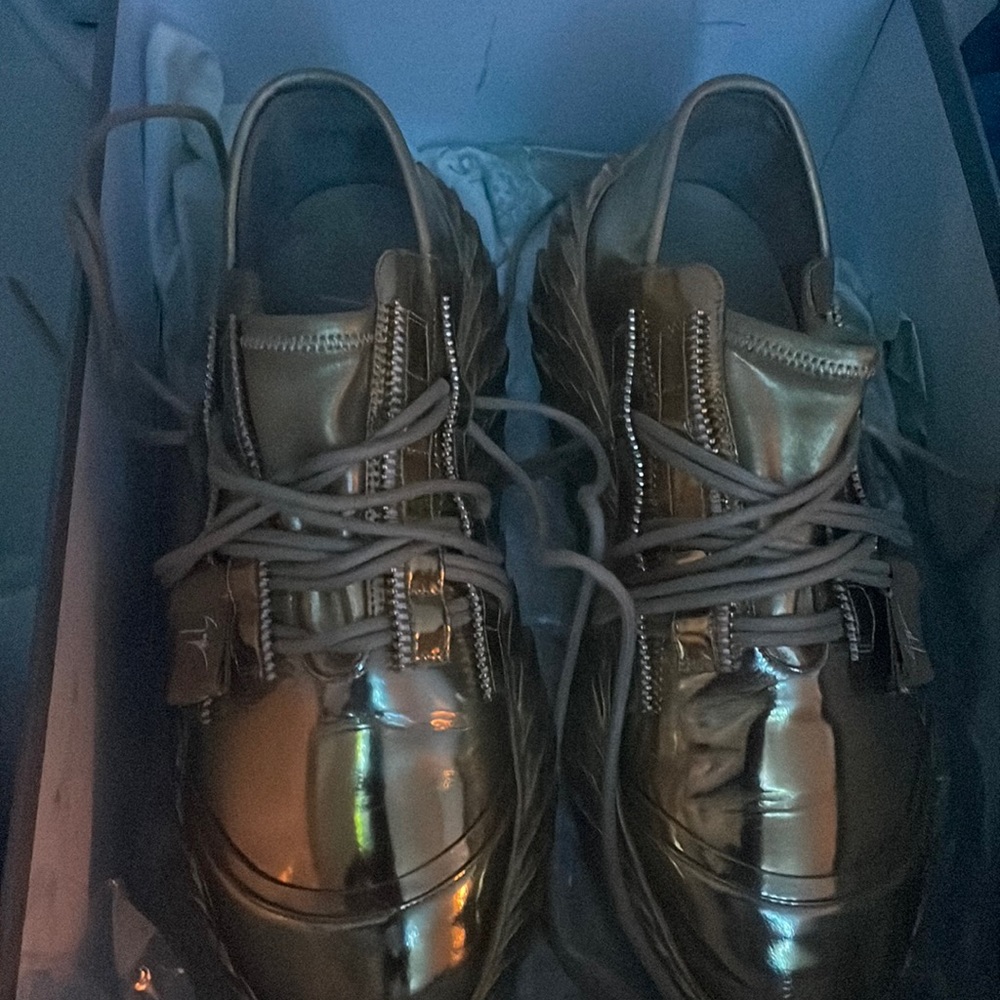 Shoe usually goes for about 795-1000 but these aren't in this best condition